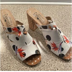 ISO—L'ATISTE Women's White and Black Floral Mules
